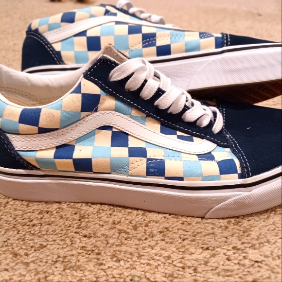 VANS Classic Checkered Shoes - Size 8.5 Women's & 7 Mens. - Picture 1 of 9
